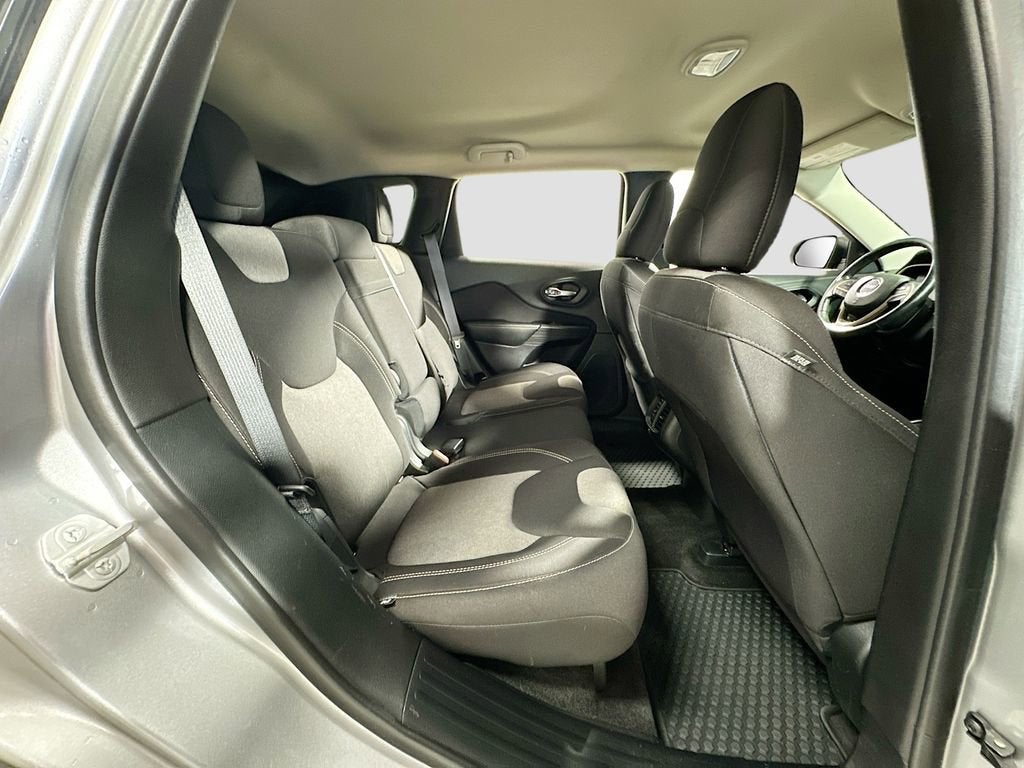 2015 Jeep Cherokee Sport