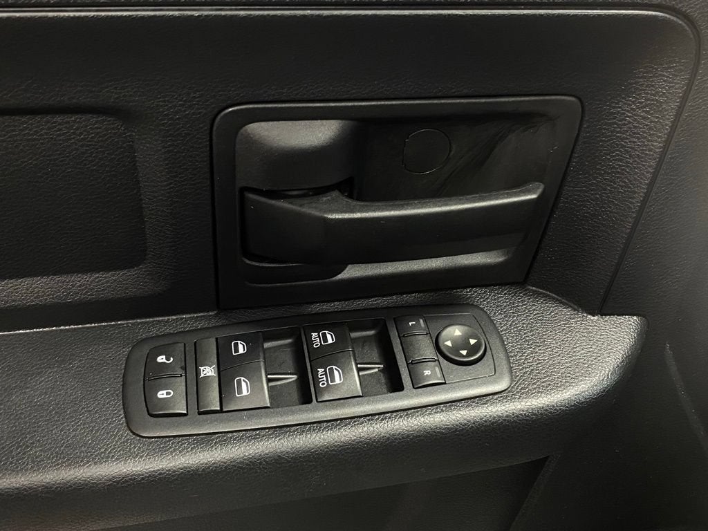 2017 RAM 1500 Express Crew Cab 4x4 5'7" Box