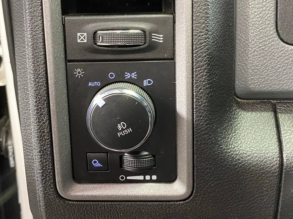 2017 RAM 1500 Express Crew Cab 4x4 5'7" Box