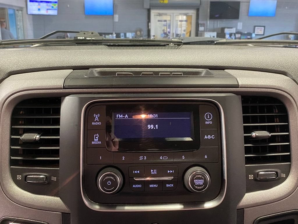 2017 RAM 1500 Express Crew Cab 4x4 5'7" Box