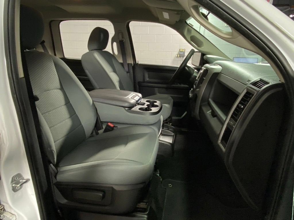 2017 RAM 1500 Express Crew Cab 4x4 5'7" Box