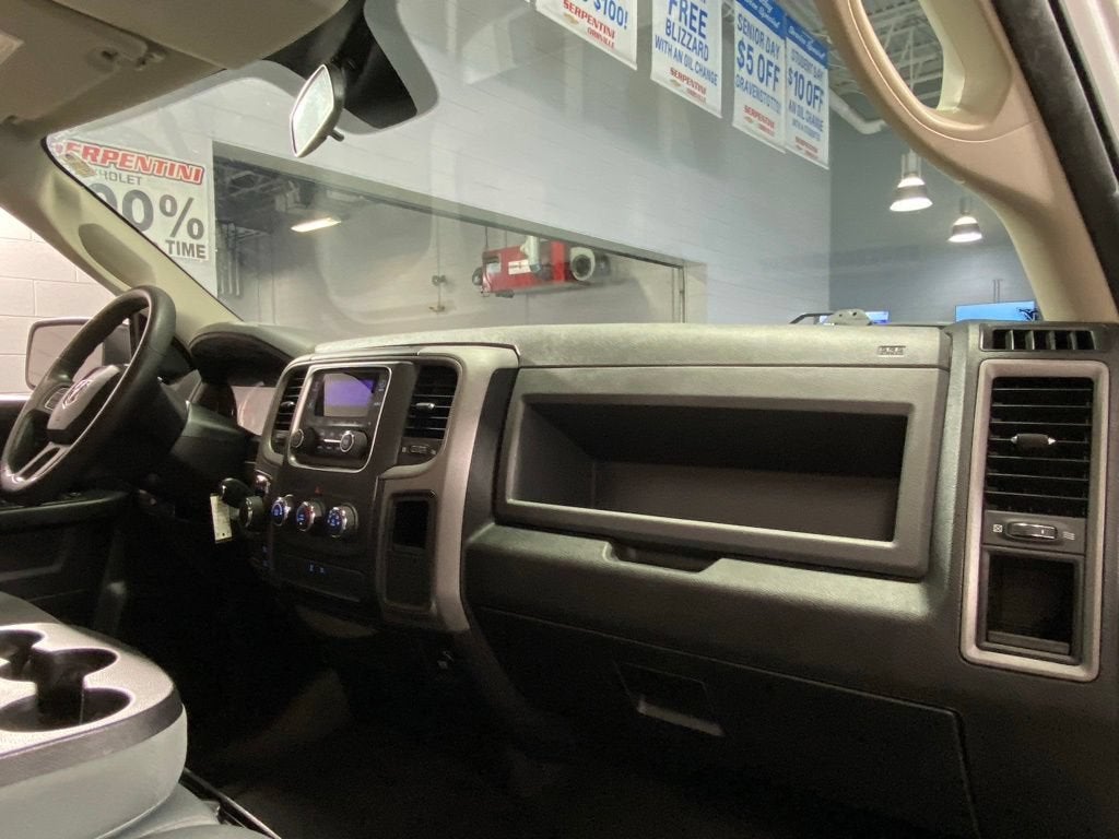 2017 RAM 1500 Express Crew Cab 4x4 5'7" Box