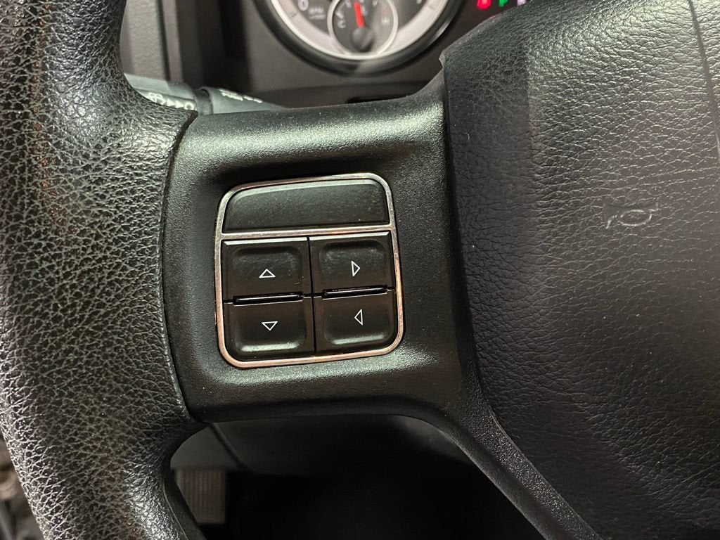 2017 RAM 1500 Express Crew Cab 4x4 5'7" Box