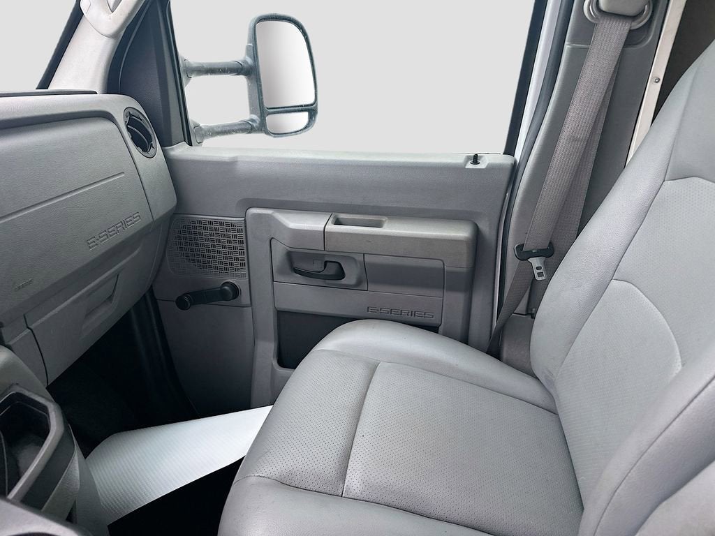 2017 Ford E-Series Cutaway Base