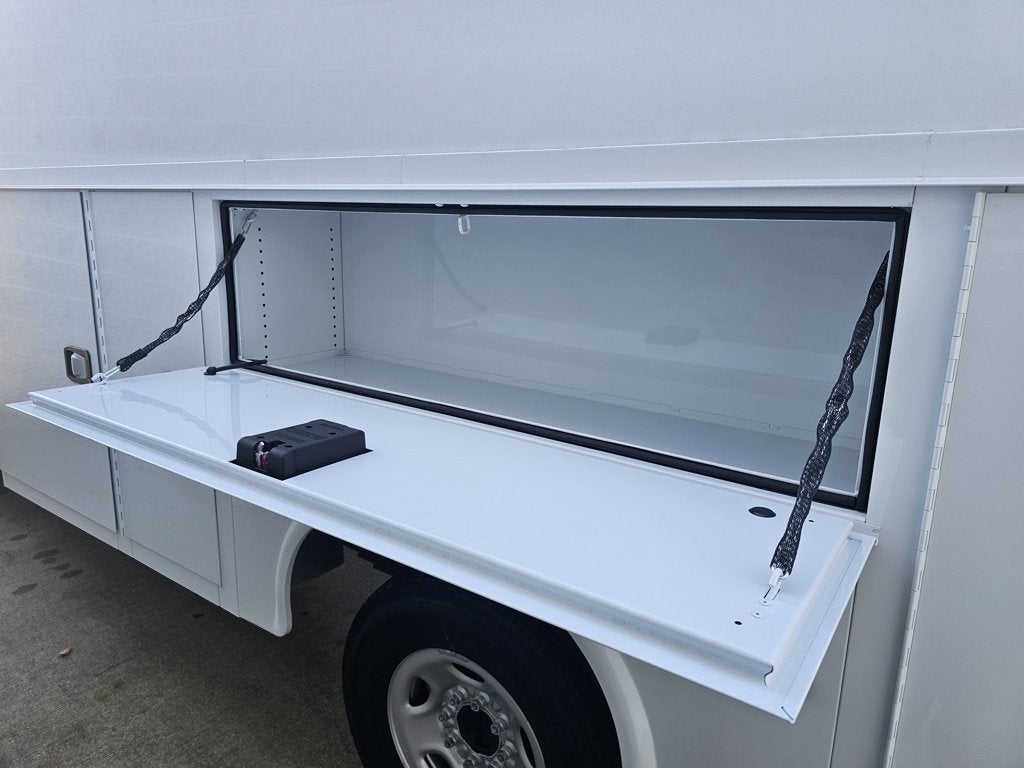 2025 Chevrolet Express Cutaway 3500 1WT