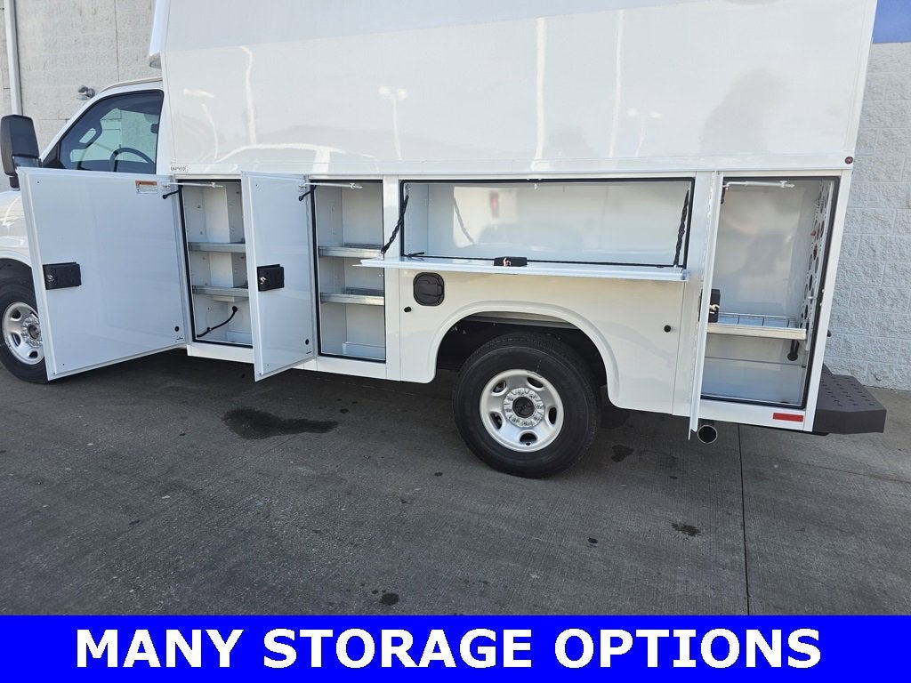 2025 Chevrolet Express Cutaway 3500 1WT