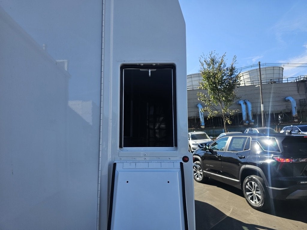 2025 Chevrolet Express Cutaway 3500 1WT