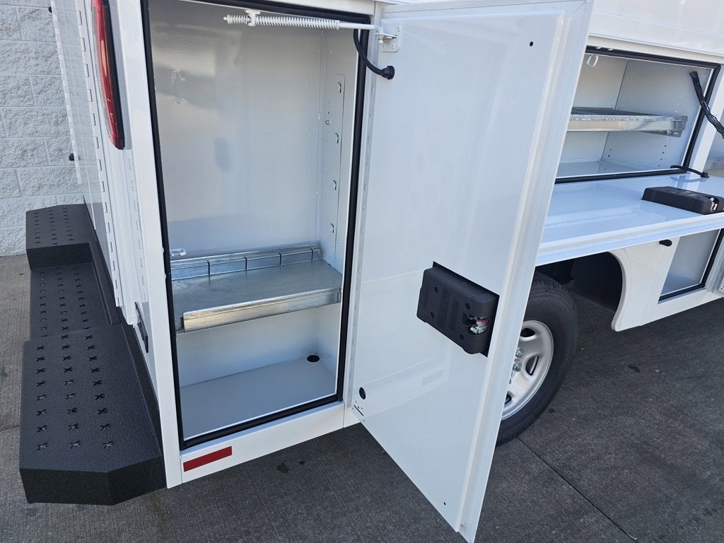 2025 Chevrolet Express Cutaway 3500 1WT