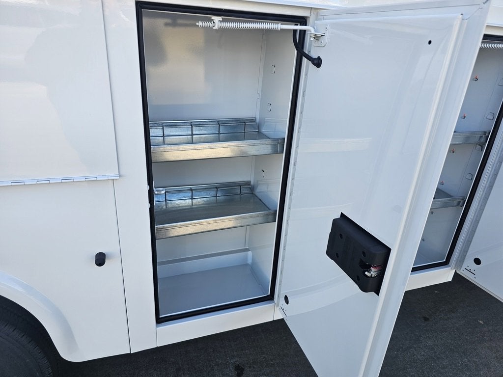 2025 Chevrolet Express Cutaway 3500 1WT