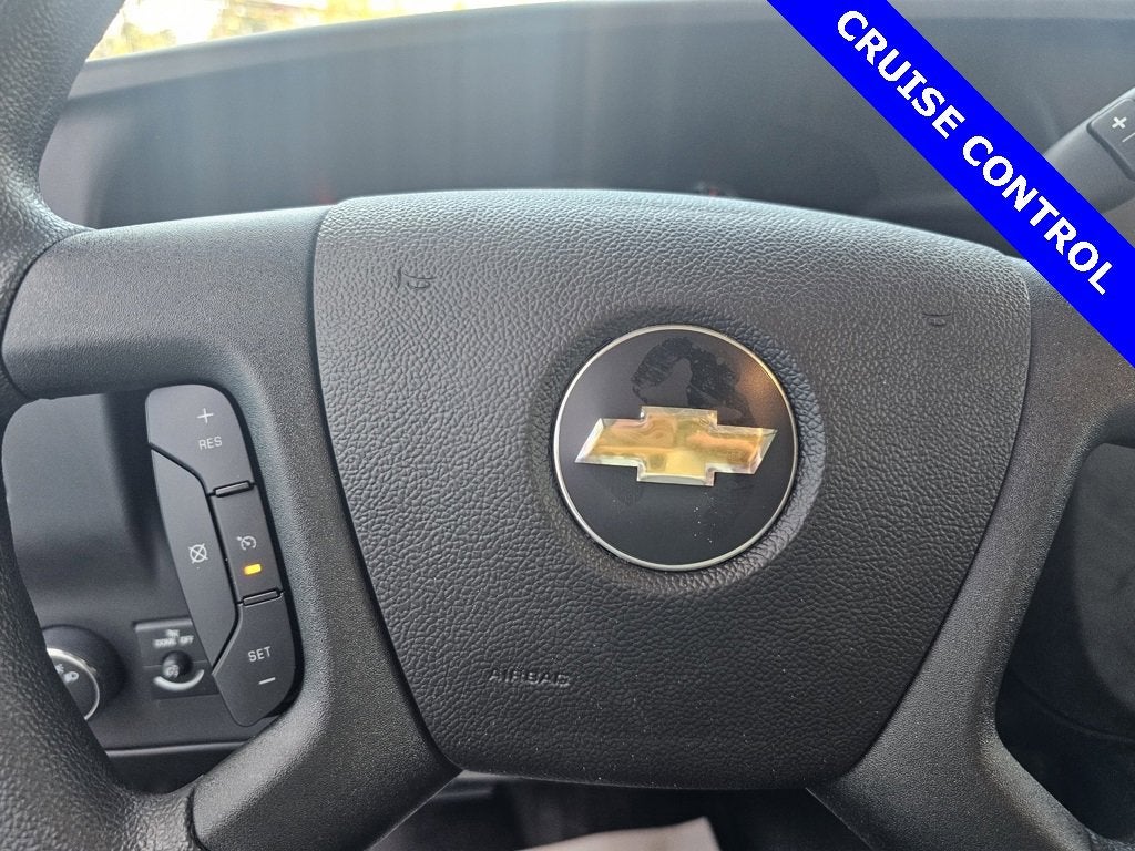 2025 Chevrolet Express Cutaway 3500 1WT