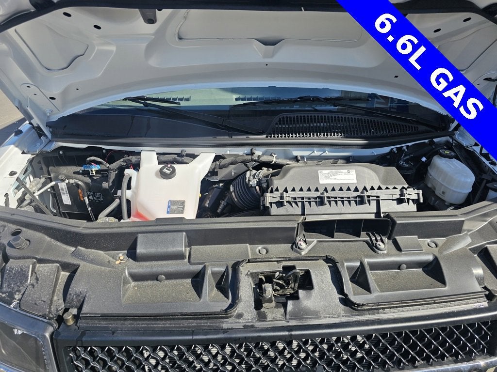 2025 Chevrolet Express Cutaway 3500 1WT