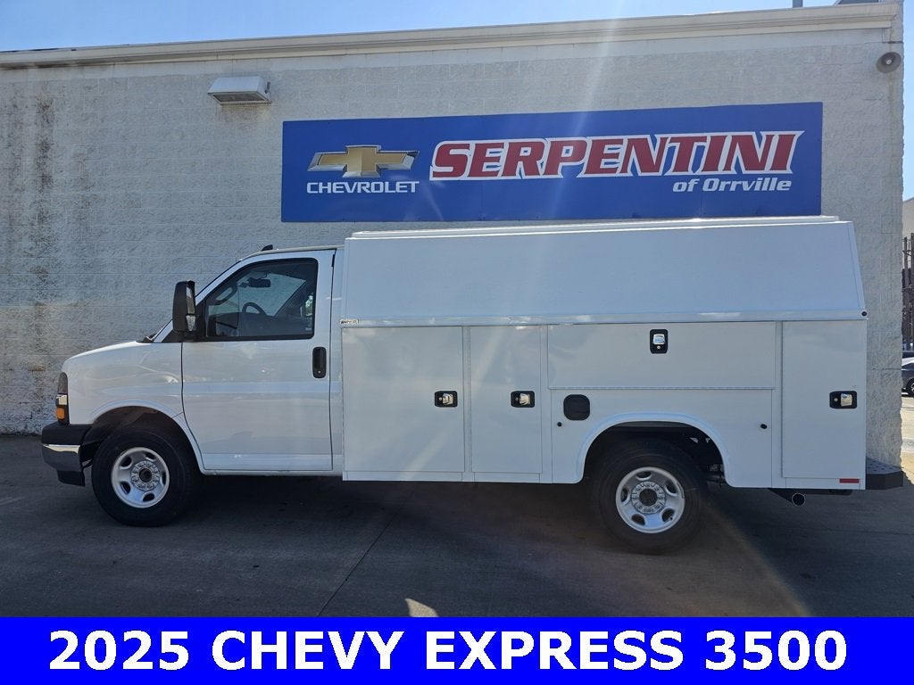 2025 Chevrolet Express Cutaway 3500 1WT