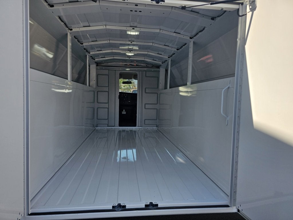 2025 Chevrolet Express Cutaway 3500 1WT