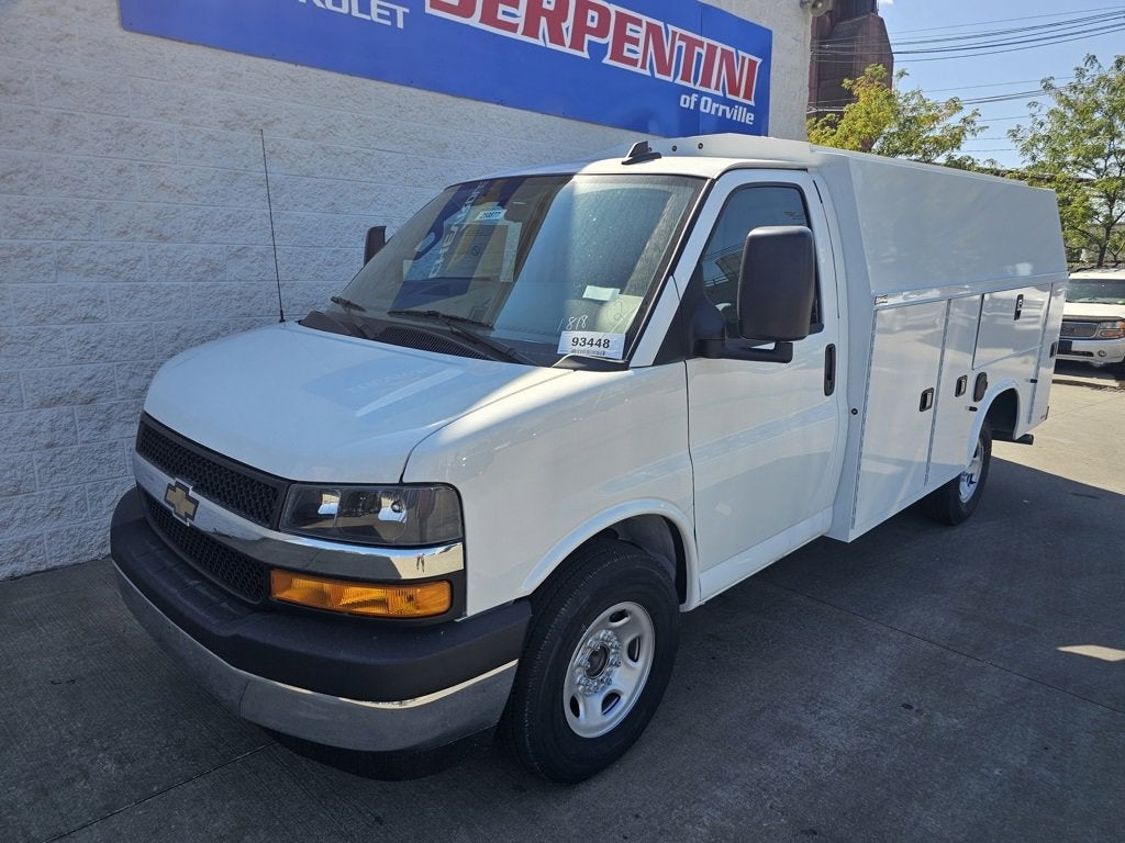 2025 Chevrolet Express Cutaway 3500 1WT