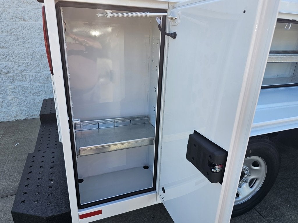 2025 Chevrolet Express Cutaway 3500 1WT