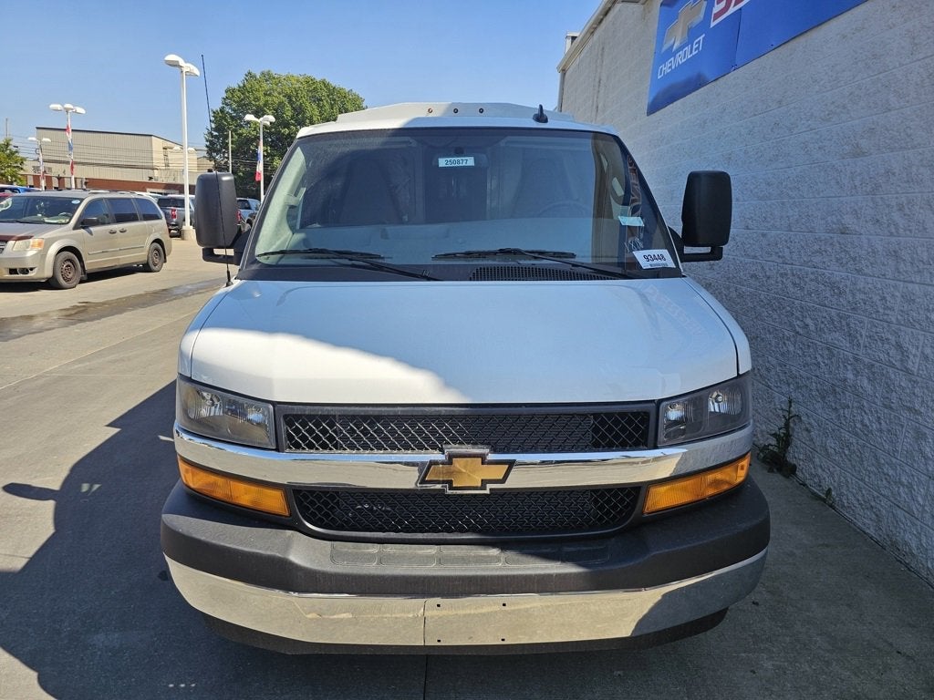 2025 Chevrolet Express Cutaway 3500 1WT