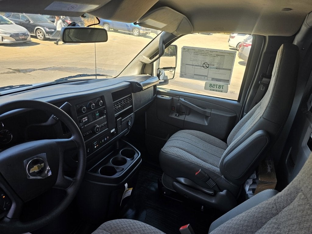 2025 Chevrolet Express Cutaway 3500 1WT