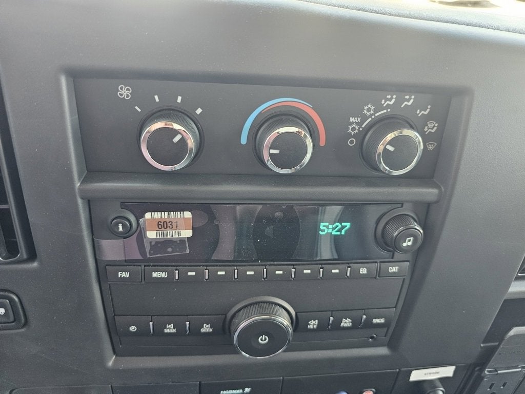 2025 Chevrolet Express Cutaway 3500 1WT