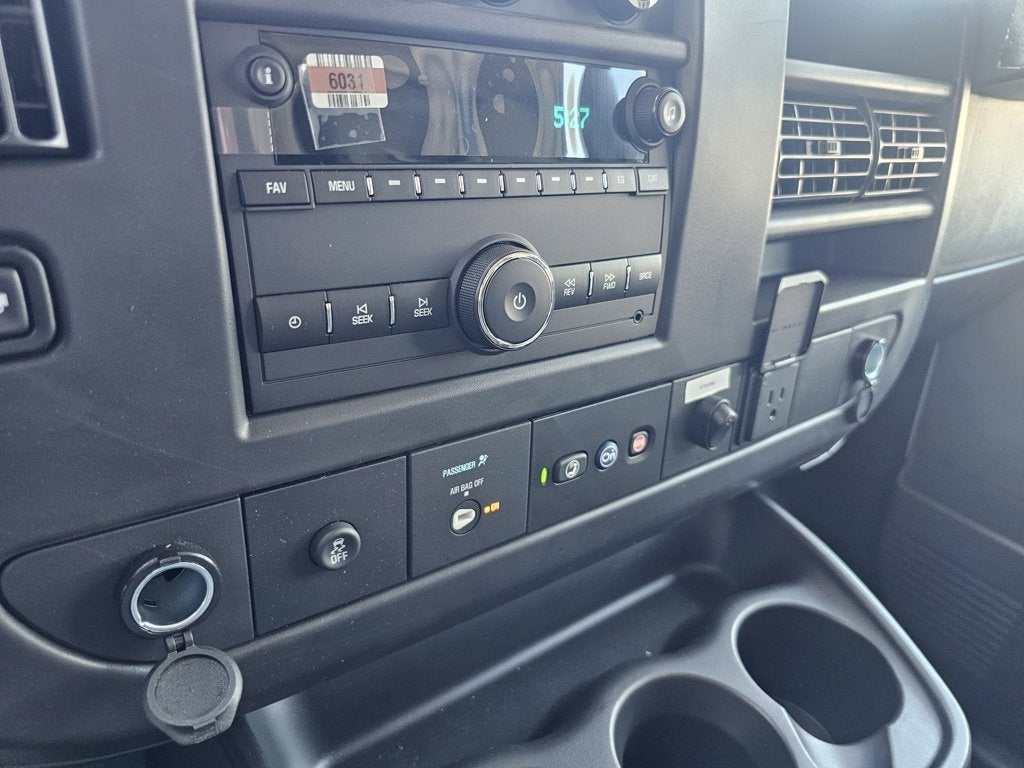 2025 Chevrolet Express Cutaway 3500 1WT