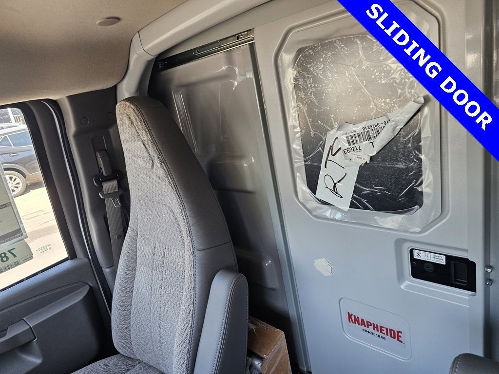 2025 Chevrolet Express Cutaway 3500 1WT