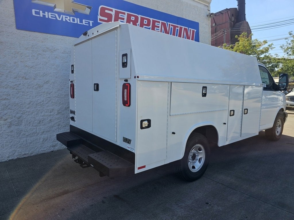 2025 Chevrolet Express Cutaway 3500 1WT