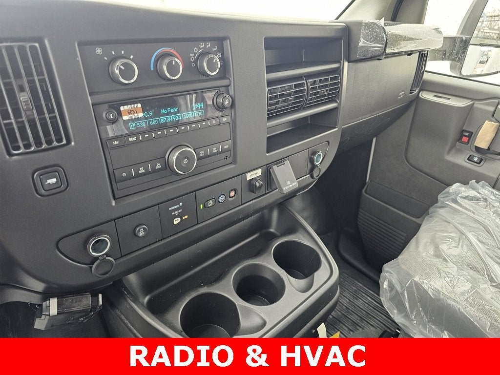 2025 Chevrolet Express Cutaway 3500 1WT