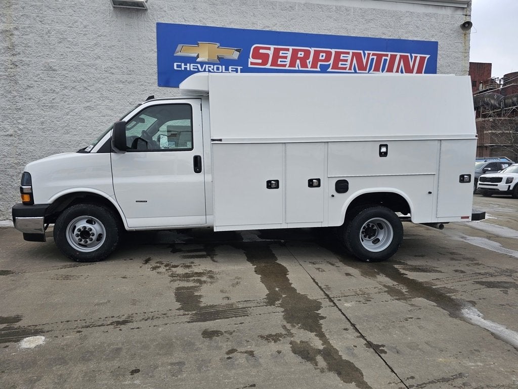 2025 Chevrolet Express Cutaway 3500 1WT