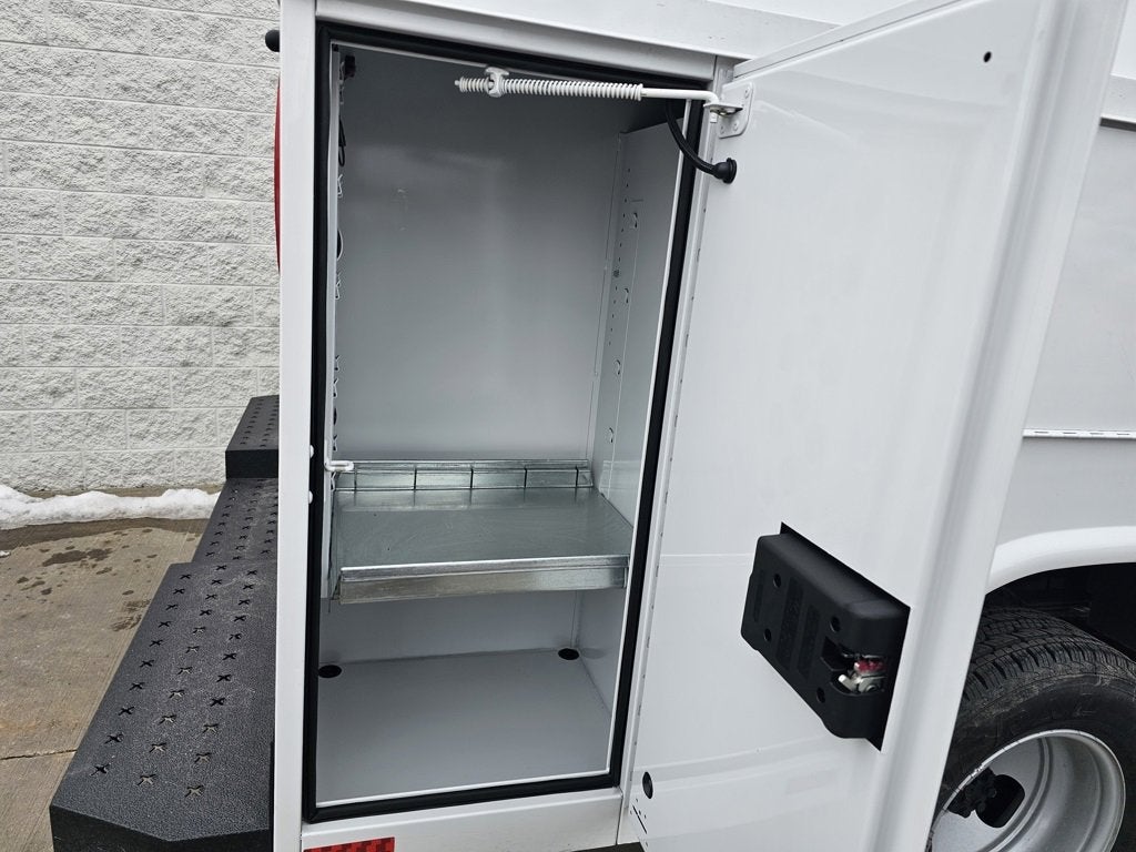 2025 Chevrolet Express Cutaway 3500 1WT