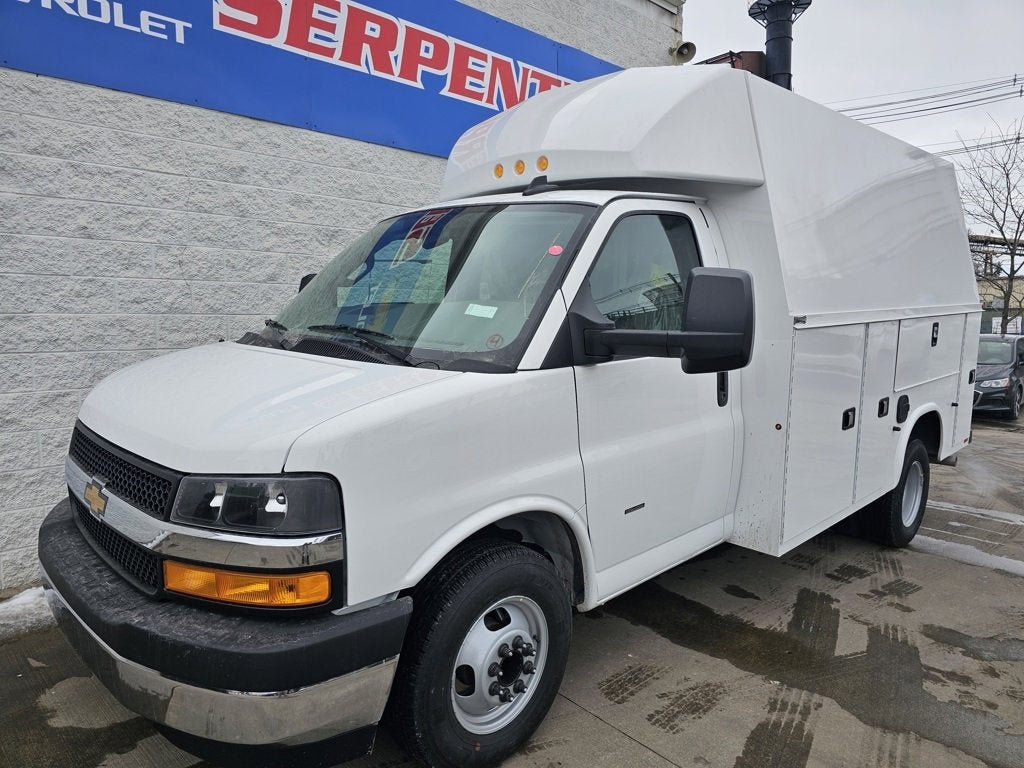 2025 Chevrolet Express Cutaway 3500 1WT