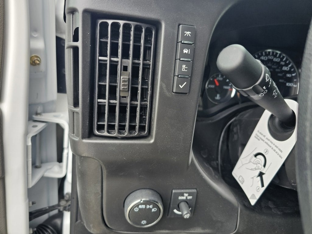 2025 Chevrolet Express Cutaway 3500 1WT