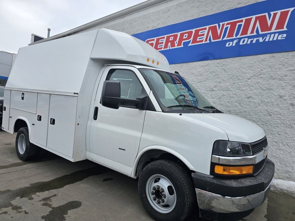 2025 Chevrolet Express Cutaway 3500 1WT