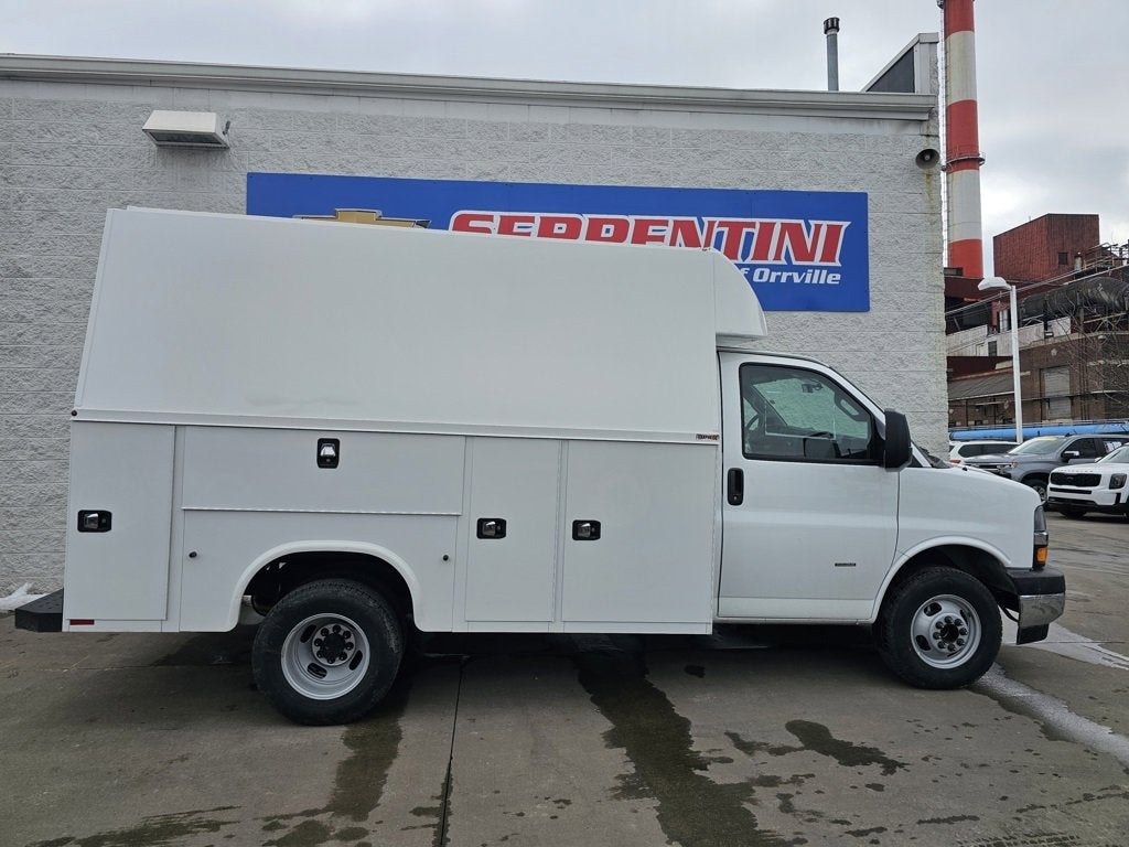 2025 Chevrolet Express Cutaway 3500 1WT