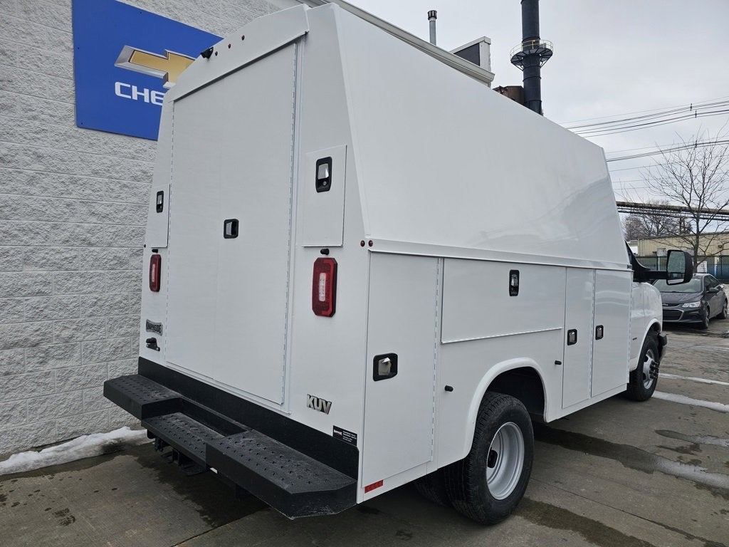 2025 Chevrolet Express Cutaway 3500 1WT
