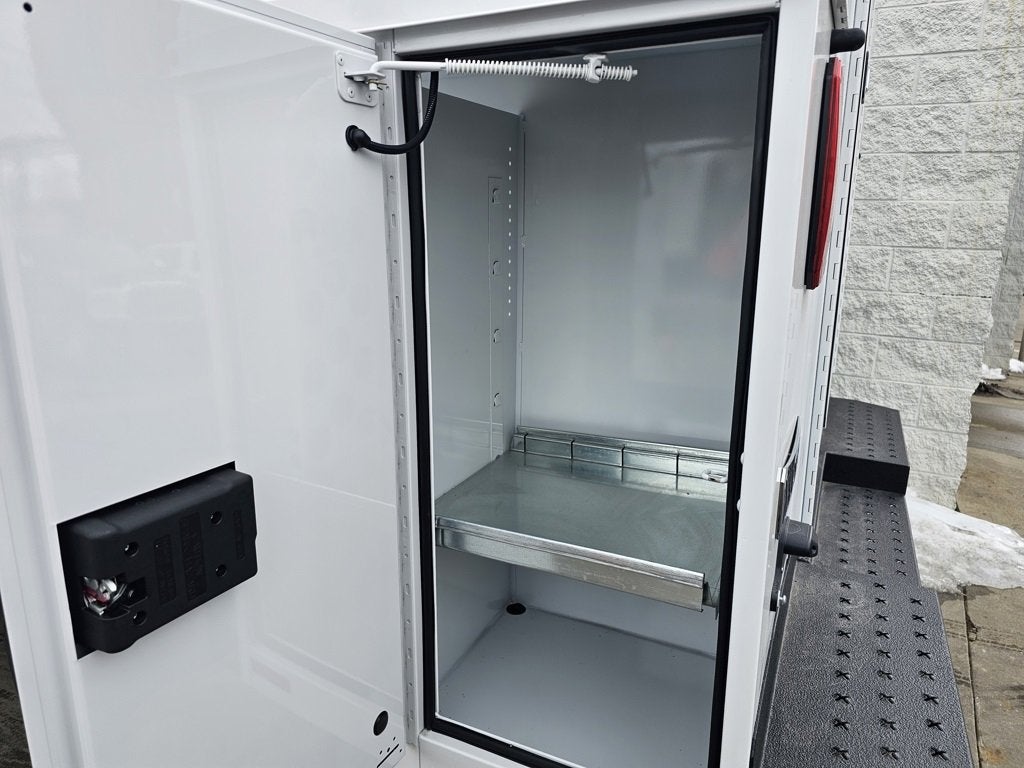 2025 Chevrolet Express Cutaway 3500 1WT