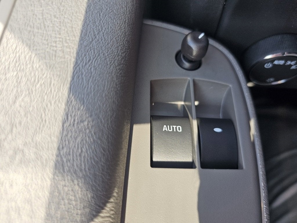 2025 Chevrolet Express Cargo 3500 WT