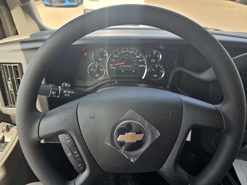 2025 Chevrolet Express Cargo 3500 WT