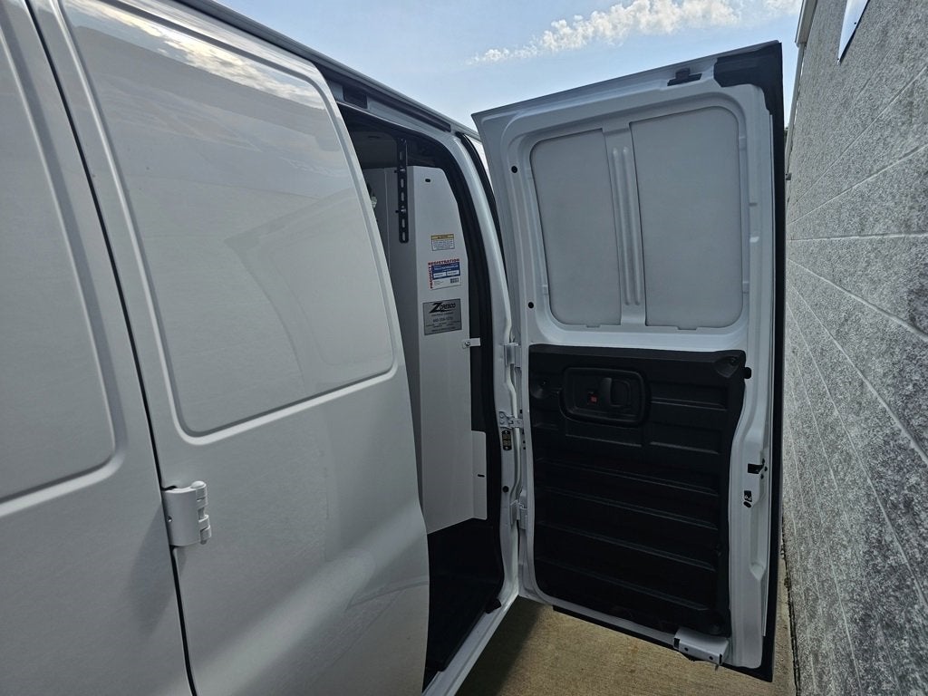 2025 Chevrolet Express Cargo 3500 WT