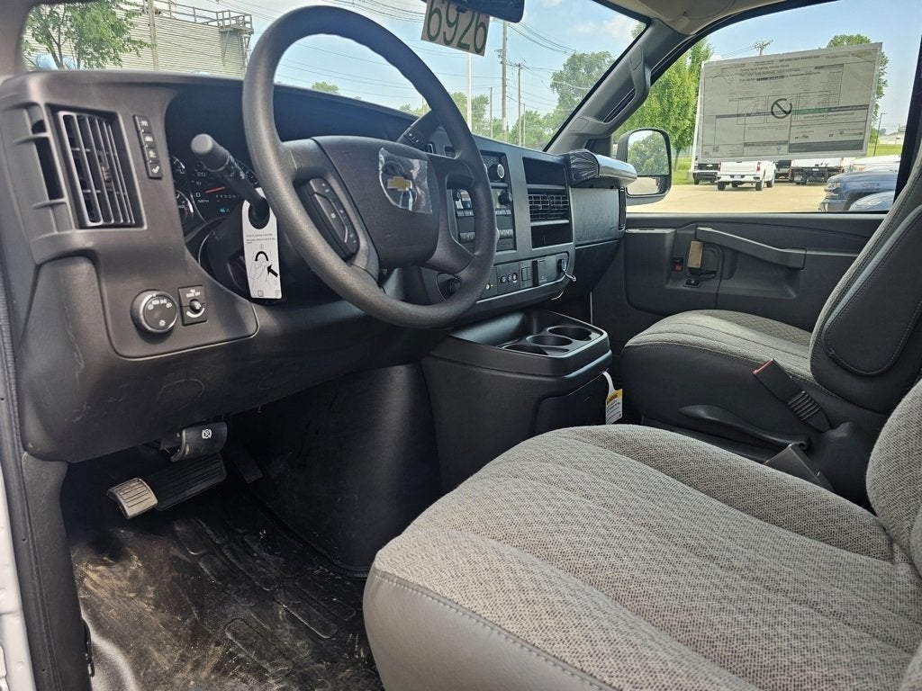2025 Chevrolet Express Cargo 3500 WT