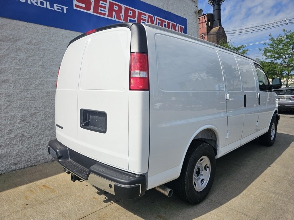 2025 Chevrolet Express Cargo 3500 WT