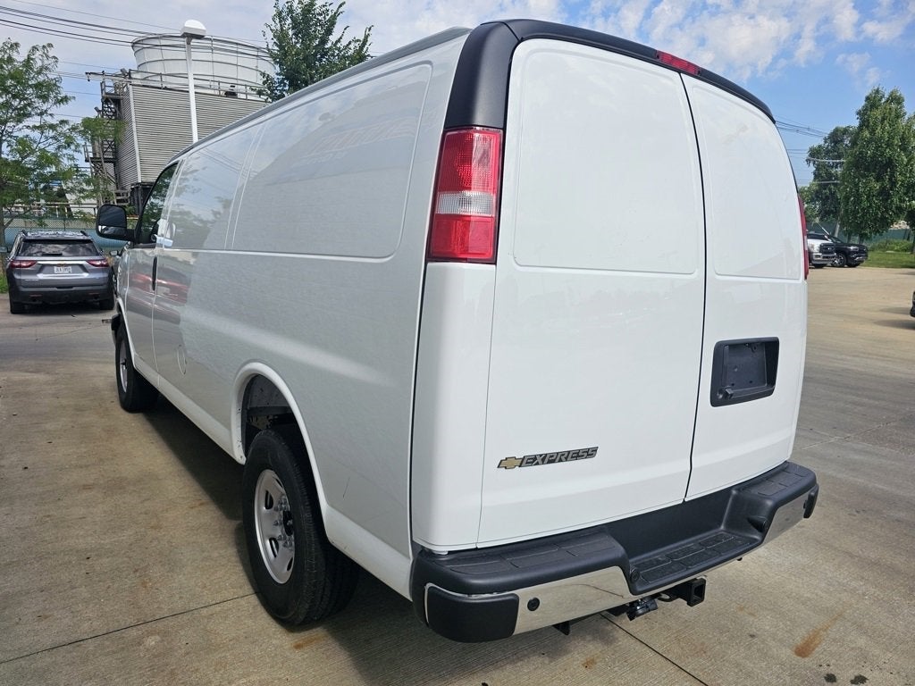2025 Chevrolet Express Cargo 3500 WT