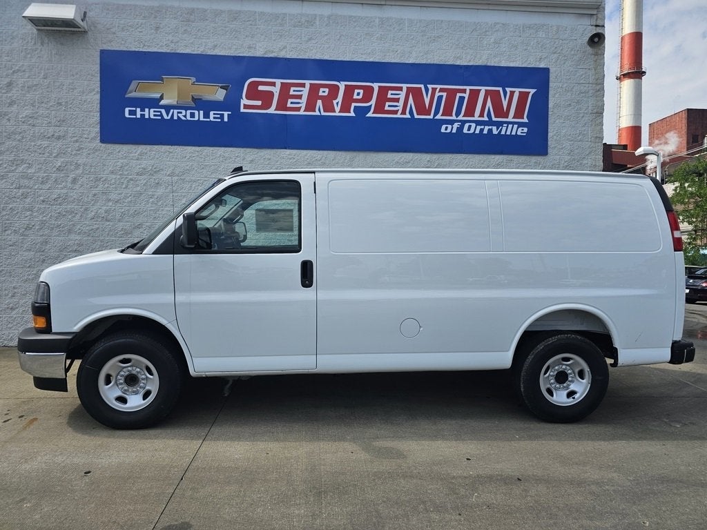 2025 Chevrolet Express Cargo 3500 WT