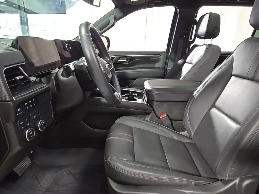 2025 Chevrolet Suburban RST