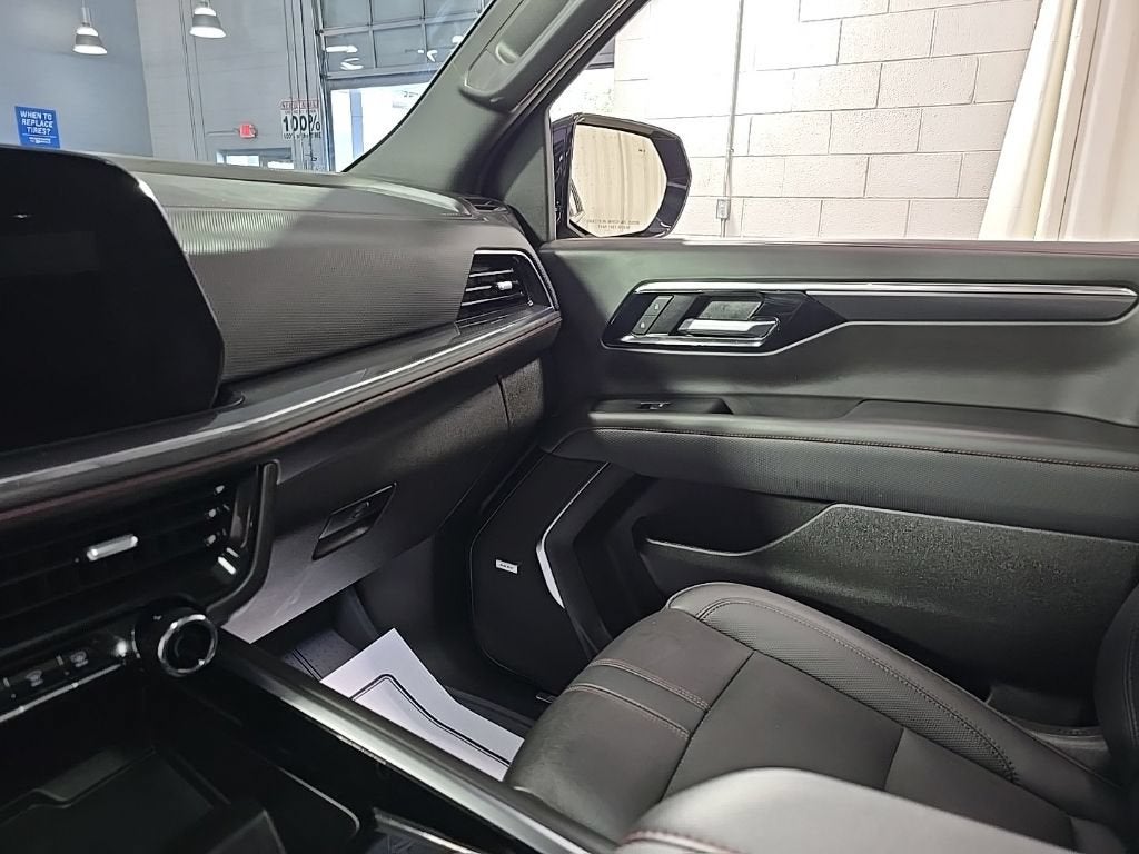 2025 Chevrolet Suburban RST