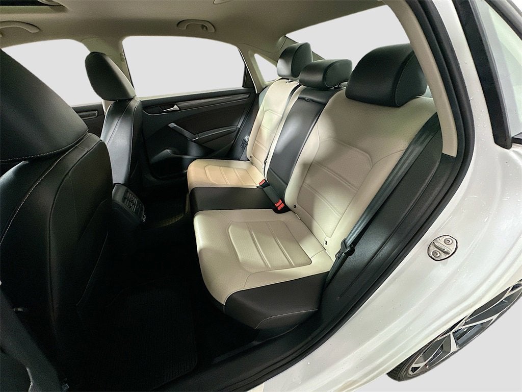 2020 Volkswagen Passat 2.0T R-Line