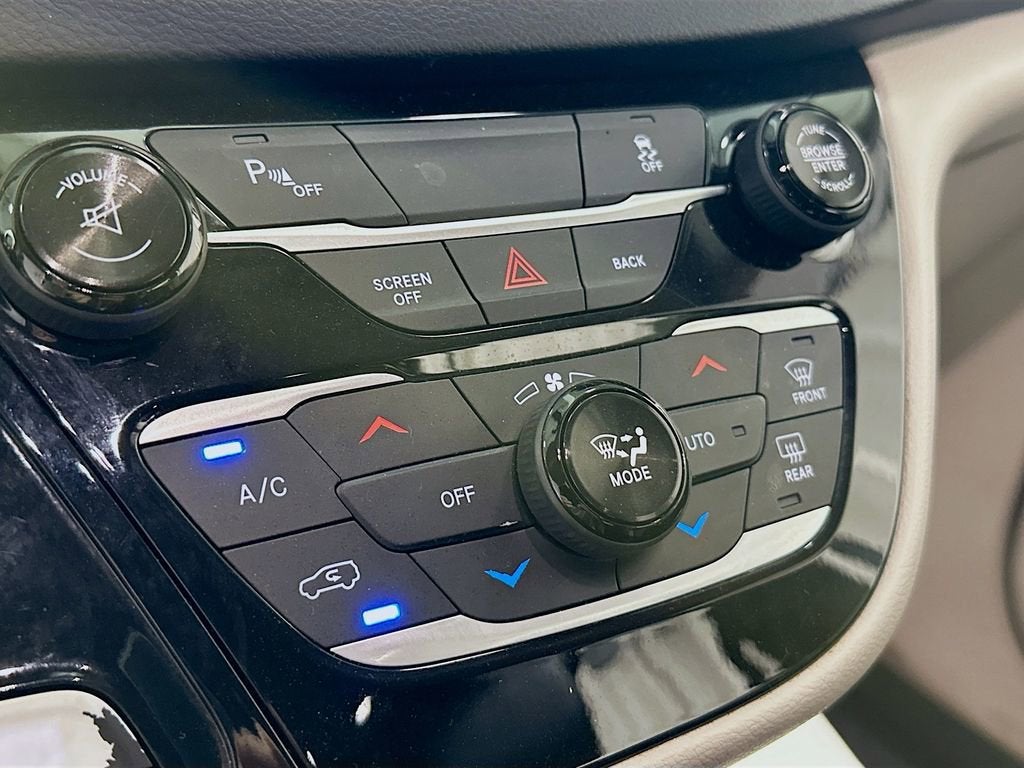 2017 Chrysler Pacifica Touring-L