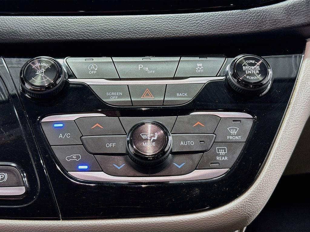 2017 Chrysler Pacifica Touring-L