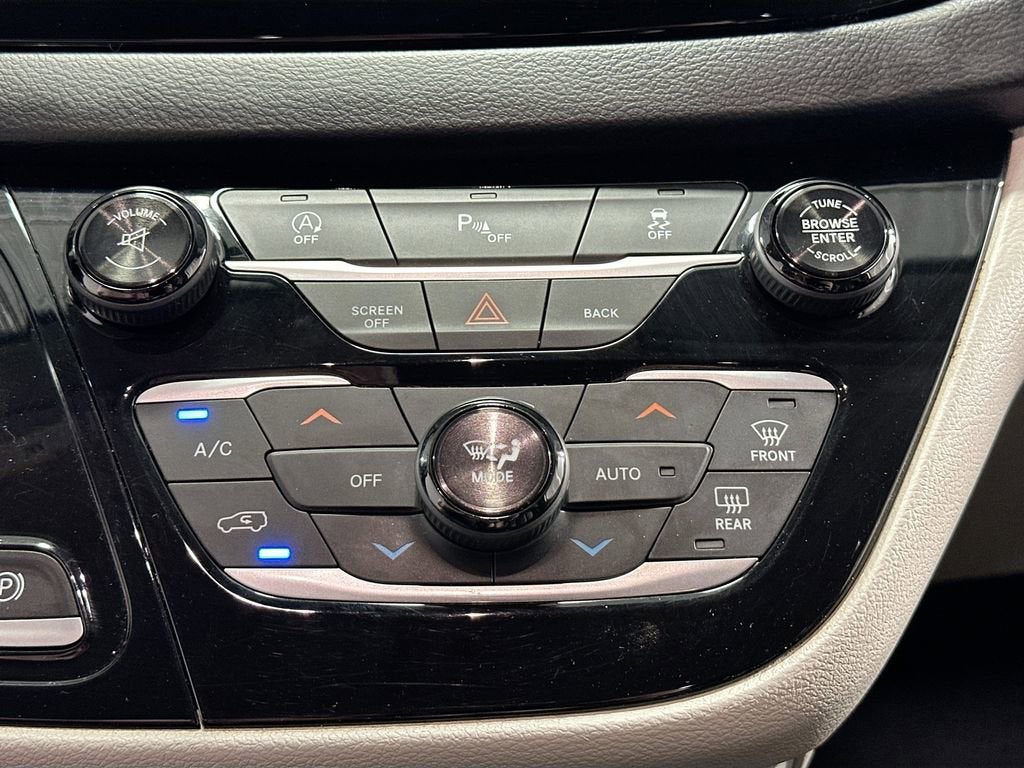 2017 Chrysler Pacifica Touring-L