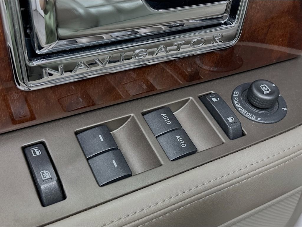 2014 Lincoln Navigator Base