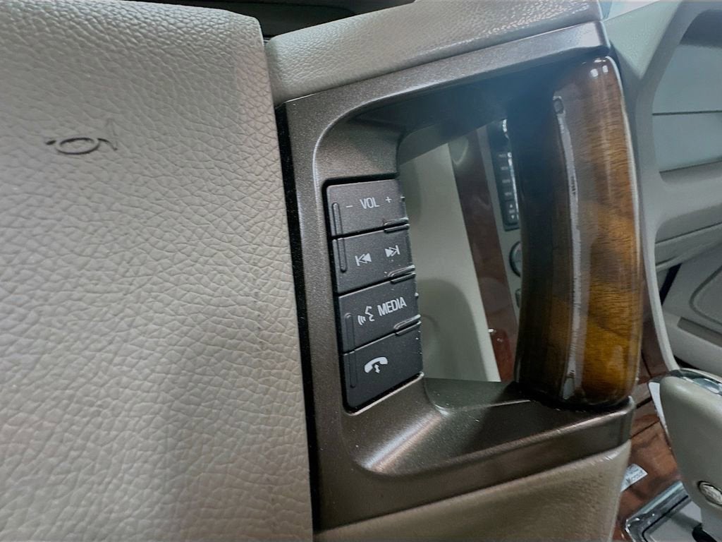 2014 Lincoln Navigator Base