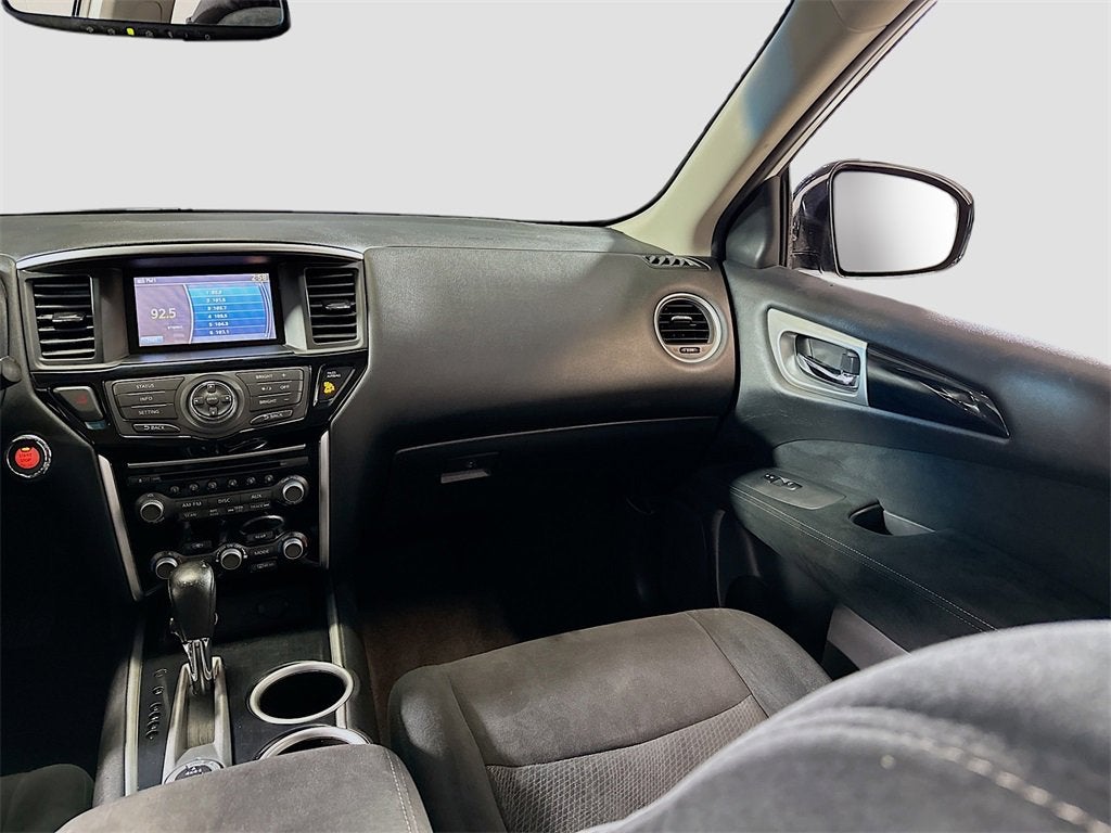 2016 Nissan Pathfinder SV